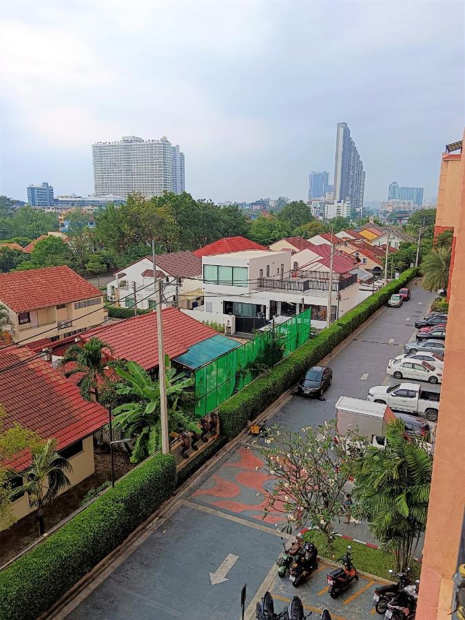 Seven Seas Condo Resort Beautiful Location Jomtien Beach Exterior photo